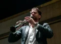 Ο Άρης Μουγκοπέτρος στην πρώτη του εμφάνιση μετά το ατύχημα: Τα δάκρυα χαράς και η κοσμοσυρροή (video)