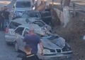 Τρελή πορεία αυτοκινήτου, διέλυσε σταθμευμένα ΙΧ και αναποδογύρισε στη μέση του δρόμου (video)