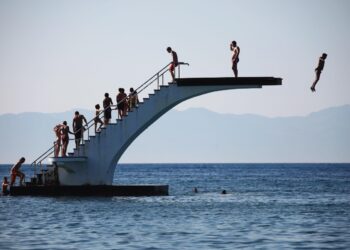 Απλησίαστες οι διακοπές για οικογένειες στην Ελλάδα: Τα ακτοπλοϊκά από 500 ευρώ, τα δωμάτια των 200 ευρώ και οι τιμές που «ξεφεύγουν»