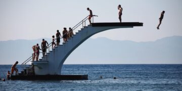 Απλησίαστες οι διακοπές για οικογένειες στην Ελλάδα: Τα ακτοπλοϊκά από 500 ευρώ, τα δωμάτια των 200 ευρώ και οι τιμές που «ξεφεύγουν»