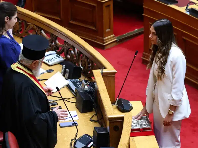 Μυρτώ Κοροβέση: Ορκίστηκε η νεότερη βουλευτής του ελληνικού κοινοβουλίου - H ηλικία της 1 eurokinissi korovesi.jpg