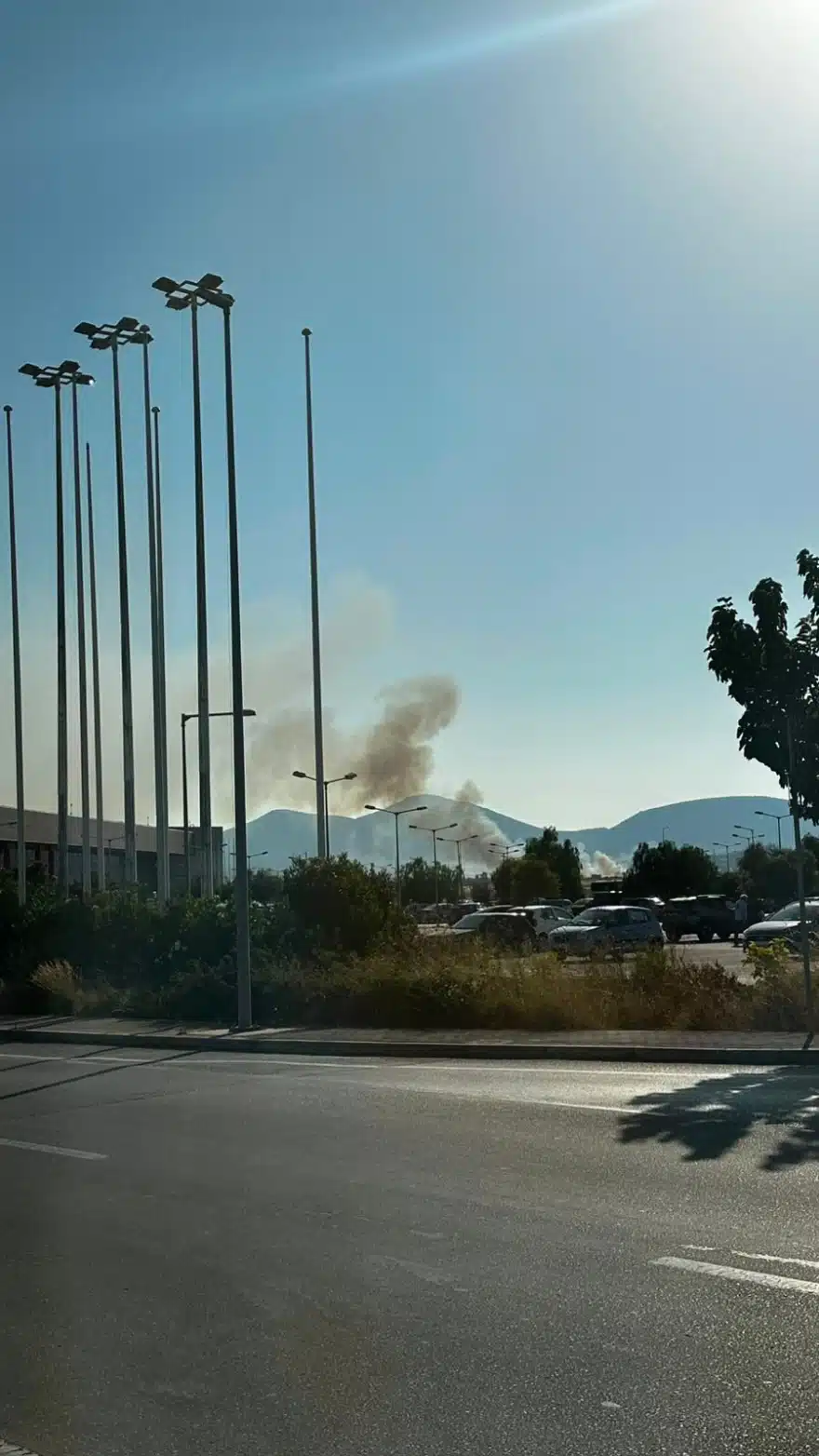 Φωτιά στο Κορωπί: Ήχησε το 112 για «ετοιμότητα», σηκώθηκαν εναέρια μέσα 1 fwtia 7