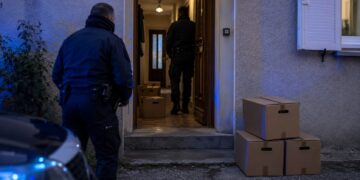 Ανατριχιαστική υπόθεση: Λείψανα νεογέννητων μέσα σε σακούλες και κουτιά – Πώς αποκαλύφθηκε το μυστικό
