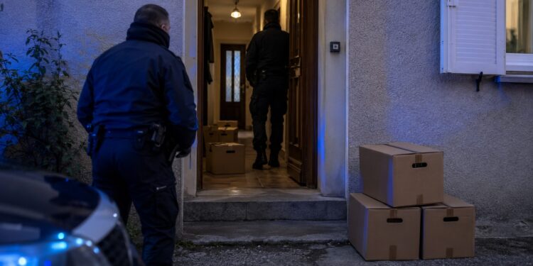 Ανατριχιαστική υπόθεση: Λείψανα νεογέννητων μέσα σε σακούλες και κουτιά – Πώς αποκαλύφθηκε το μυστικό