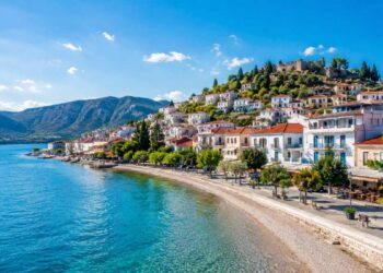 Μοιάζει με νησί, αλλά πας οδικώς: Το πανέμορφο χωριό με τα κρυστάλλινα νερά – Ήρεμες παραλίες, καλό φαγητό και σημαντικά αξιοθέατα