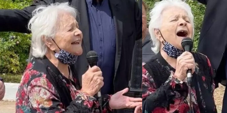 Μαίρη Λίντα: Η συγκινητική στιγμή στο Γηροκομείο Αθηνών που τραγούδησε για τελευταία φορά