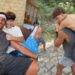 Alldaynews.gr Ρίγη συγκίνησης: Ο Μαλλιαρός κουβαλά στην πλάτη του τον Φλώρο (Βίντεο και φωτογραφίες)