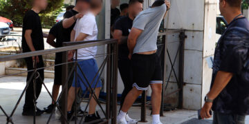 Πώς δρούσε η ομάδα χούλιγκαν που είχε μετατρέψει την Αθήνα σε πεδίο μάχης – Η σχέση με τη δολοφονία Κατσούρη, τα ναρκωτικά και οι εκβιασμοί