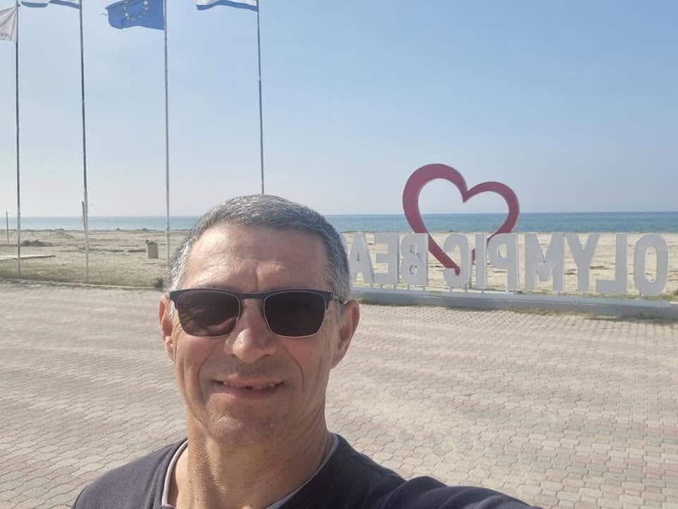 Συγκλονίζει ο Σέρβος επιβάτης της Ryanair που βρέθηκε έξω από το αεροπλάνο - «Κοιμόμουν και ξαφνικά πετάχτηκα έξω από το παράθυρο» 2 servos epivatis ryanair karovic ljubisa