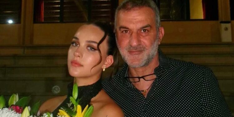 Συγκινεί η Βικτώρια Δέλλα για την μητέρα της και τον πατέρα της – «Πόσο τυχερή είμαι που γνώρισα την πιο αγνή αγάπη και από τους δυο σας»
