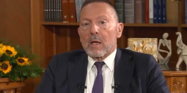 Στουρνάρας: «Δημοσιονομική τρέλα» 13η σύνταξη και παροχές που δεν αντικατοπτρίζονται στον δημοσιονομικό χώρο (video)