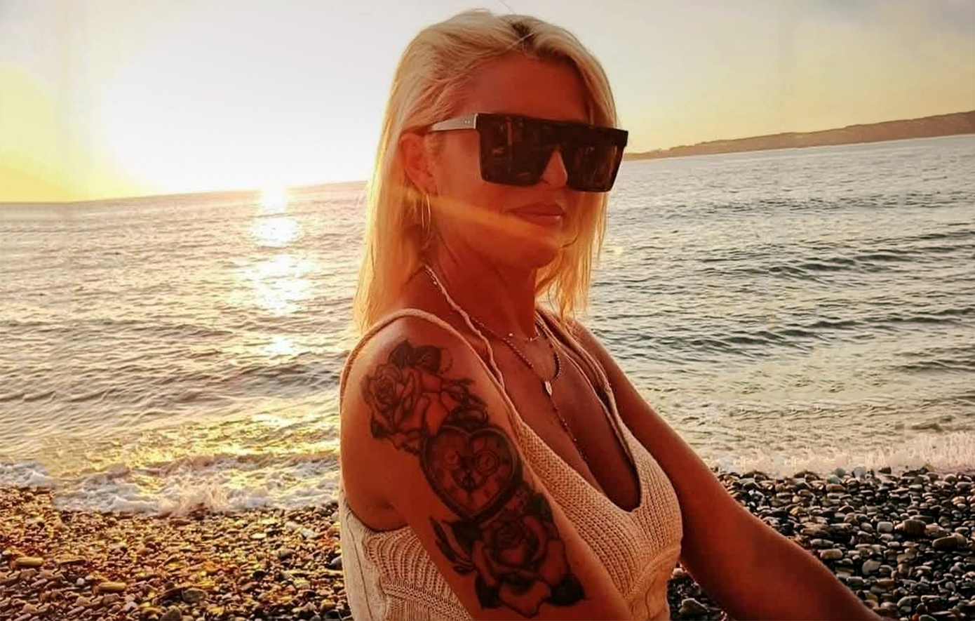 Διακοπές στη Σύρο μαζί με τα παιδιά της έκανε η διασώστρια του ΕΚΑΒ