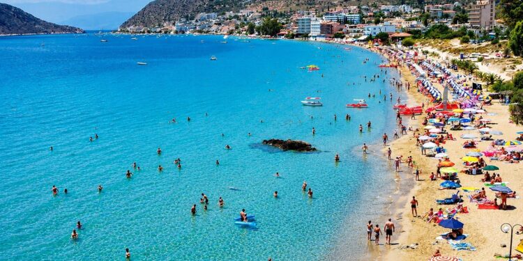 Από ταπεινό ψαροχώρι, top προορισμός: Σε 2 ώρες με αμάξι, κολυμπάς σε κρυστάλλινα νερά και κάνεις τις πιο ξεκούραστες διακοπές της ζωής σου