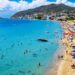 Από ταπεινό ψαροχώρι, top προορισμός: Σε 2 ώρες με αμάξι, κολυμπάς σε κρυστάλλινα νερά και κάνεις τις πιο ξεκούραστες διακοπές της ζωής σου
