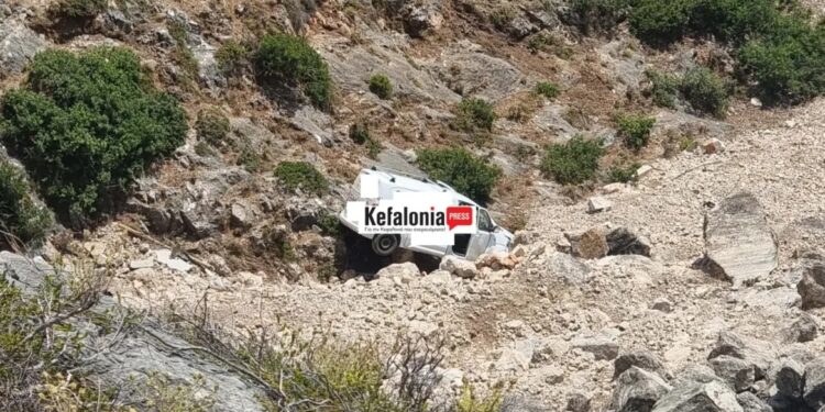 Νεκρός 30χρονος πατέρας δύο παιδιών που έπεσε με το αυτοκίνητό του σε χαράδρα – Άφησε σημείωμα που έλεγε «Τέλος διαδρομής για μένα»