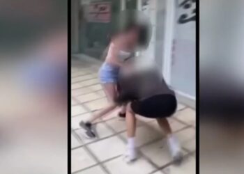Άγριος ξυλοδαρμός 15χρονης από συνομήλικές της – «Ήταν αμοιβαία συμπλοκή, και εμείς κάναμε μήνυση», λέει πατέρας κατηγορούμενης (video)