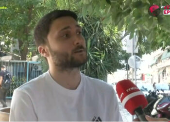 Δύο δουλειές και πάλι δεν φτάνουν: Γιατί ο Γιώργος δεν μπορεί να φύγει από το πατρικό του (video)