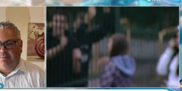 Alldaynews.gr Συνελήφθη καθηγητής μετά από καταγγελία μαθήτριας ότι είχαν σχέση από τα 14 της (video)