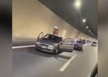 Τρόμος στην Εθνική Οδό: Οδηγούσε στα τούνελ με ανοιχτές τις πόρτες και τέρμα την ένταση – Βρέθηκε ο οδηγός (video)