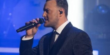 Σάκης Αρσενίου: Δύσκολες ώρες για τον γνωστό τραγουδιστή – Μεταφέρθηκε εκτάκτως στο νοσοκομείο