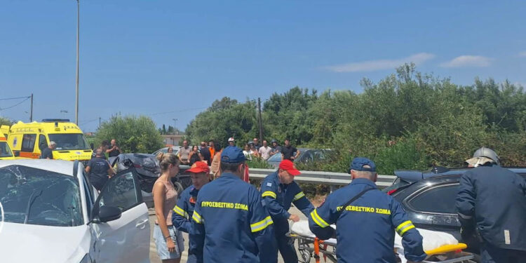 Πρέβεζα: Πώς έγινε το τροχαίο με τους 8 τραυματίες – «Δεν είδε το κόκκινο ο οδηγός του φορτηγού»