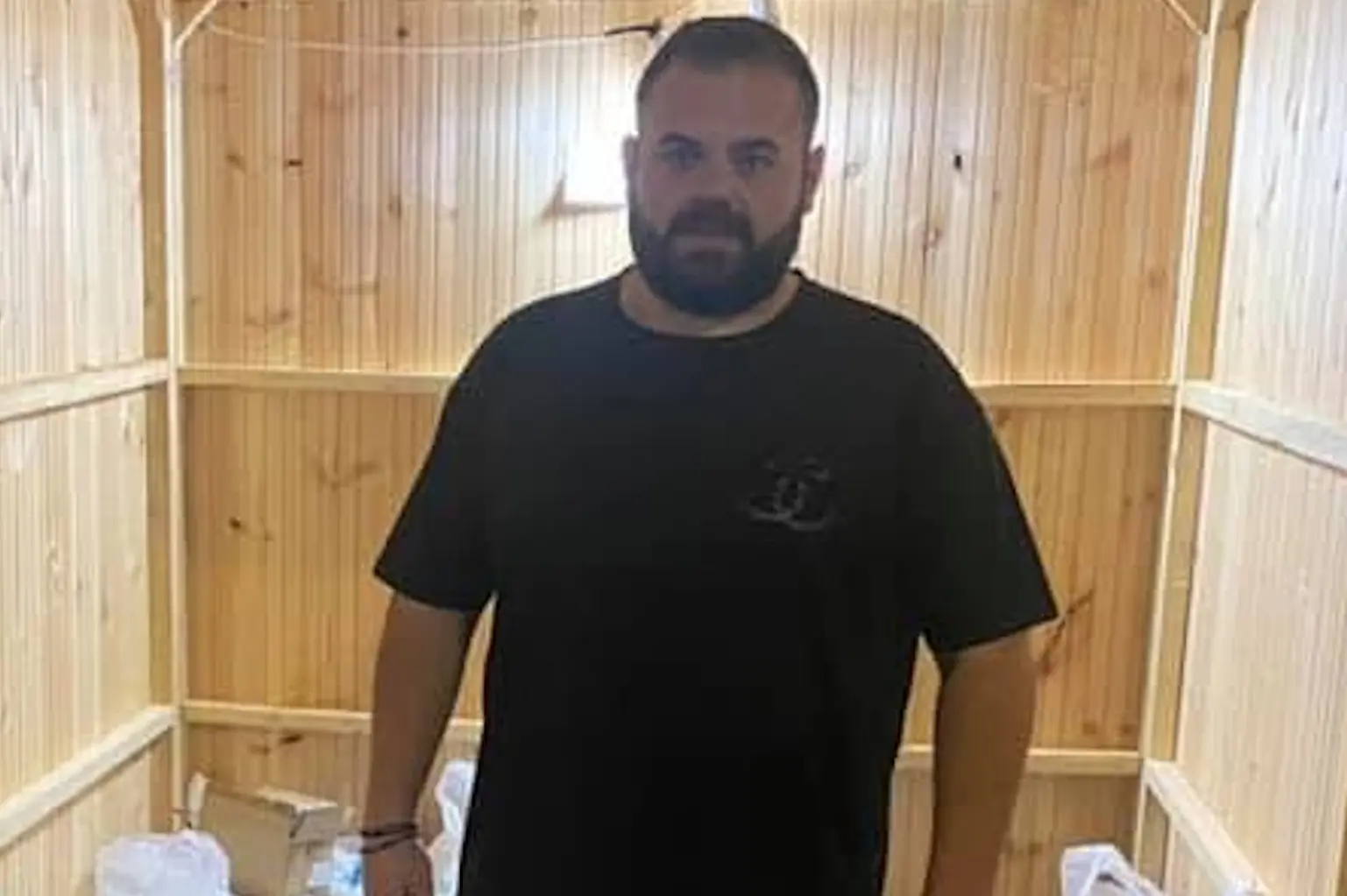 giannis maketa ektos.jpg