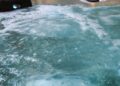 Alldaynews.gr Τραγωδία σε πολυτελή βίλα: Πήγε να σώσει τον άνδρα της από το τζακούζι και πέθαναν μαζί – Νεκροί οι γονείς μπροστά στα δύο παιδιά τους – Πώς στήθηκε η παγίδα θανάτου