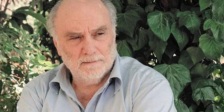 ΕΚΤΑΚΤΟ: Πέθανε ο γνωστός συγγραφέας Στέλιος Ράμφος