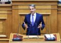 Μητσοτάκης: Βγάζει «λαγό» από το καπέλο – «Κλειδώνει» το πακέτο της ΔΕΘ: Κατώτατος στα 980 ευρώ, μειώσεις φόρων και η έκπληξη με τον 13ο μισθό