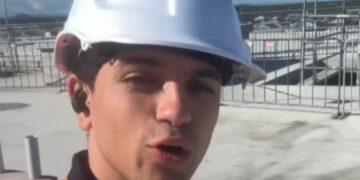 Oικοδόμος φλεξάρει μισθό: «Μετά από 8 ώρες φεύγουμε με 300 ευρώ» (video)