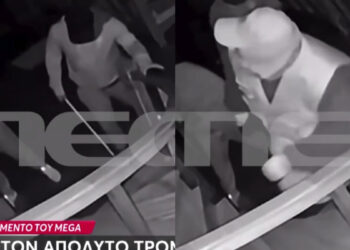 Η στιγμή που διαρρήκτες εισβάλλουν σε σπίτι – «Το παιδί καθόταν και διάβαζε και αυτοί ξαφνικά χτύπησαν το κουδούνι για να επιβεβαιωθούν ότι το σπίτι είναι άδειο» (video)