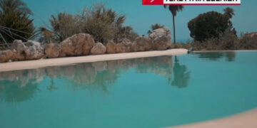 Τραγωδία με 4χρονο αγόρι που πνίγηκε στην πισίνα: O μπάρμαν που βούτηξε να το σώσει και οι αγωνιώδεις προσπάθειες να σωθεί – Τα τρία σημεία που εστιάζουν οι αστυνομικοί (video)