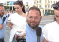 Ρεπόρτερ του ΣΚΑΪ ανταλλάσσει «στον αέρα» social media με ταξιδιώτισσες προς Νάξο! – «Μισό λεπτάκι να κάνουμε τη δουλίτσα μας»