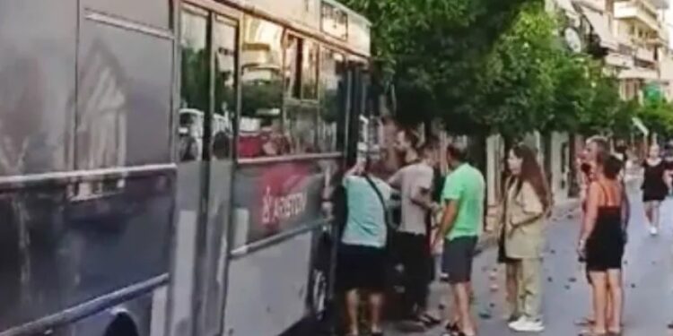 ΕΚΤΑΚΤΟ: Νεκρός οδηγός αστικού λεωφορείου ενώ οδηγούσε (video)