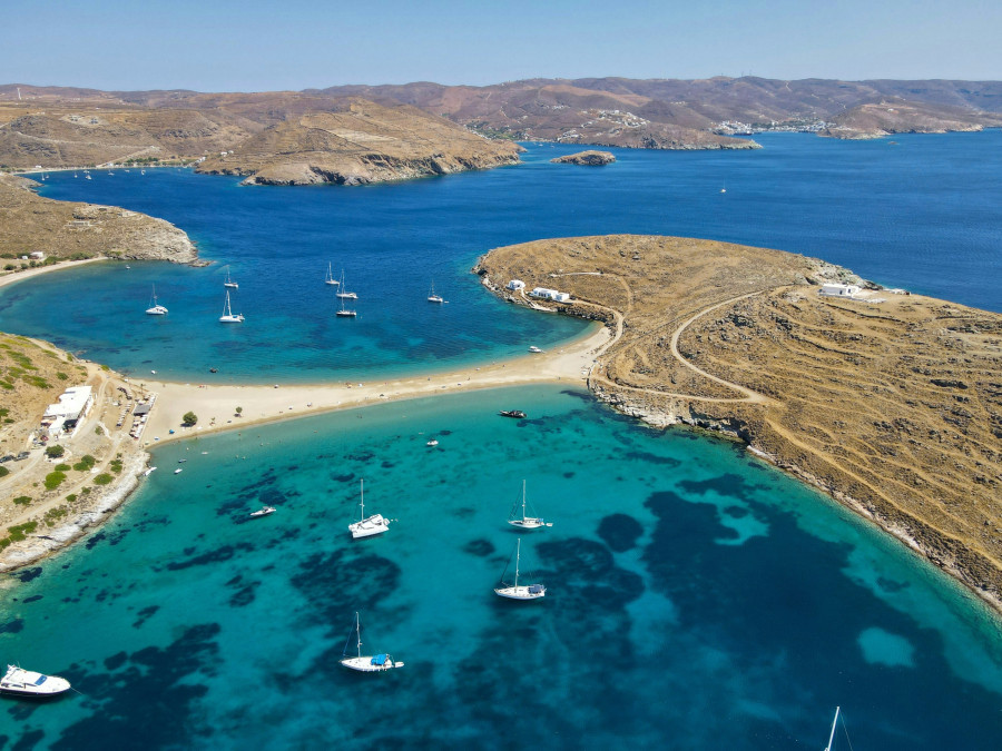 tourismos-paralia.jpg