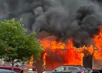 Μακελειό: Οικογενειακή τραγωδία – Τουλάχιστον 8 νεκροί συγγενείς έπειτα από πυροβολισμούς και φωτιά σε σπίτι – Τέσσερα παιδιά ανάμεσα στα θύματα (video)