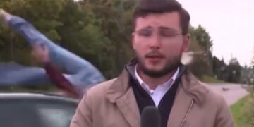 Σοκαριστικό τροχαίο: Αυτοκίνητο παρέσυρε 14χρονη με ηλεκτρικό πατίνι την ώρα ζωντανού ρεπορτάζ για άλλο τροχαίο