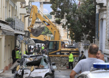 Η λάμπα του μπάνιου στον δεύτερο όροφο πίσω από την τραγωδία με τους έξι νεκρούς στην Πλάκα; Το 15% της διαρροής αερίου που έφερε την έκρηξη