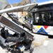 Ηλεκτρικό λεωφορείο έσπειρε τον τρόμο με την ξέφρενη πορεία του – Συγκρούστηκε με άλλο λεωφορείο και έπεσε πάνω σε στάση, 4 γυναίκες στο νοσοκομείο