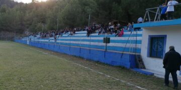 ΕΚΤΑΚΤΟ: Τραυματίστηκε 16χρονος ποδοσφαιριστής – Με σφυγμό, αλλά χωρίς τις αισθήσεις του στο Νοσοκομείο – Έπεσε στα κιγκλιδώματα του γηπέδου (video)