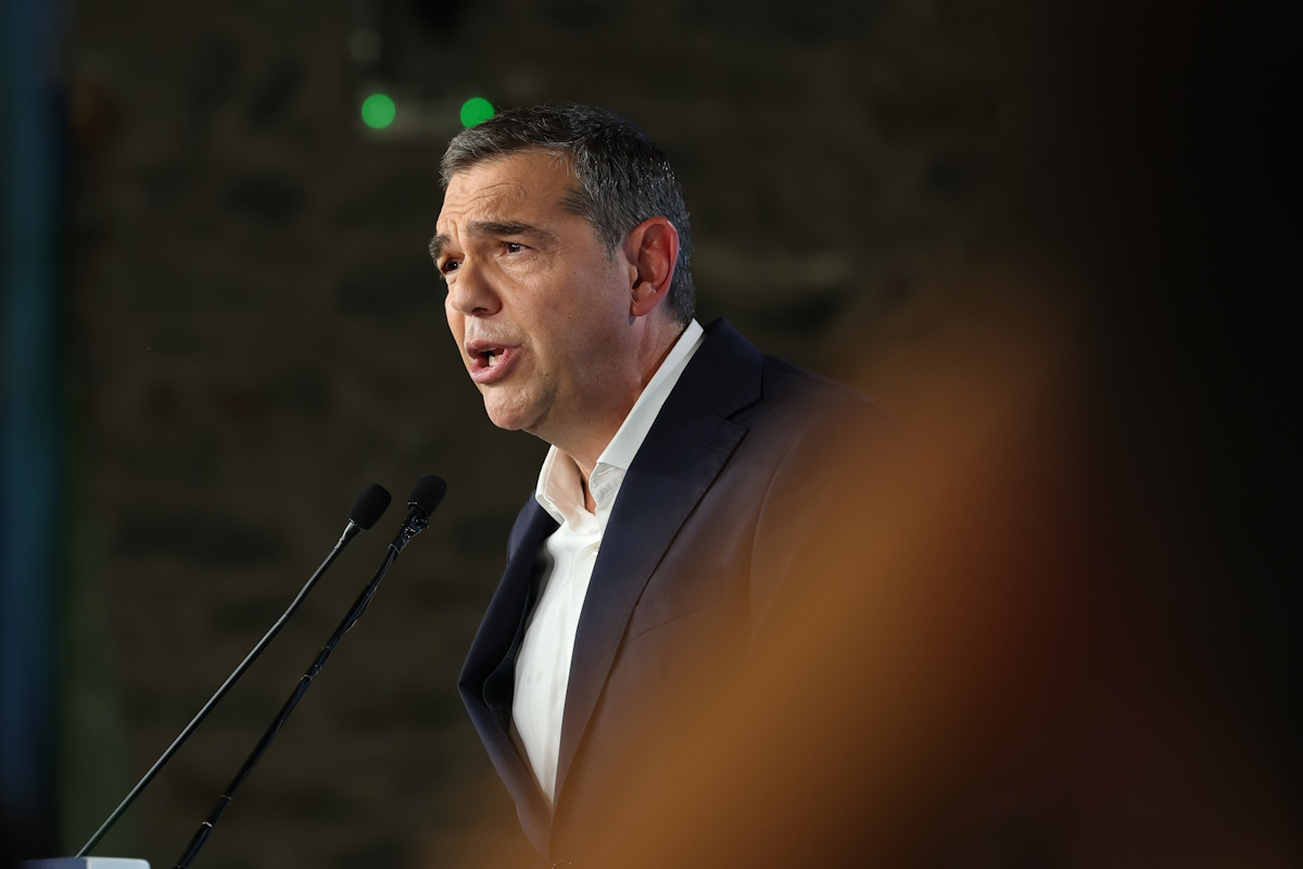 Alldaynews.gr Ο πρόεδρος της Ελληνικής Αριστερής Συμπαράταξης, Αλέξης Τσίπρας παρουσιάζει το οικονομικό πρόγραμμα του κόμματος σε ειδική εκδήλωση στη Θεσσαλονίκη