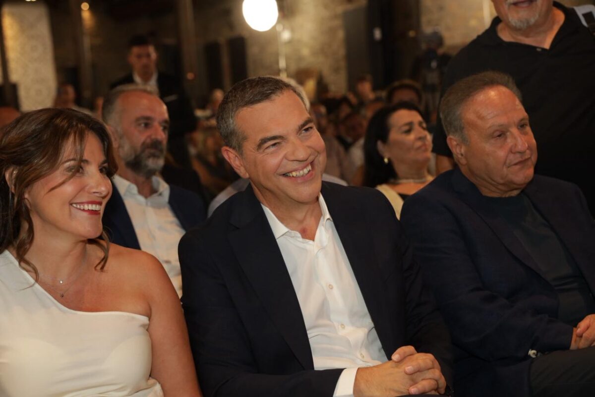Alldaynews.gr Ο πρόεδρος της Ελληνικής Αριστερής Συμπαράταξης, Αλέξης Τσίπρας παρουσιάζει το οικονομικό πρόγραμμα του κόμματος σε ειδική εκδήλωση στη Θεσσαλονίκη