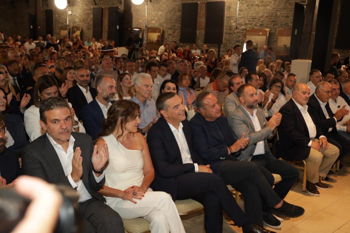Alldaynews.gr Ο πρόεδρος της Ελληνικής Αριστερής Συμπαράταξης, Αλέξης Τσίπρας παρουσιάζει το οικονομικό πρόγραμμα του κόμματος σε ειδική εκδήλωση στη Θεσσαλονίκη