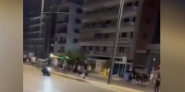 Βίντεο ντοκουμέντο: Η σοκαριστική στιγμή του τροχαίου με τους τρεις νεκρούς στη λεωφόρο Αλεξάνδρας – «Δεν φορούσε κανένας κράνος»