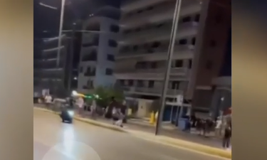 Βίντεο ντοκουμέντο: Η σοκαριστική στιγμή του τροχαίου με τους τρεις νεκρούς στη λεωφόρο Αλεξάνδρας – «Δεν φορούσε κανένας κράνος»