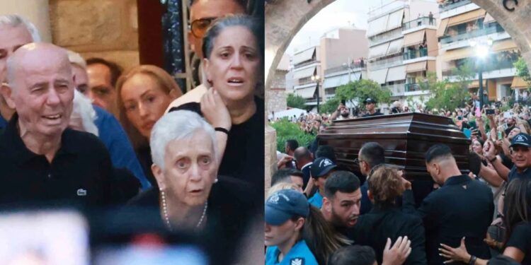 Μαζωνάκης: Τραγικές στιγμές στη «λαϊκή αγρυπνία» – «Λύγισαν» οι γονείς και οι αδερφές του πάνω από τη σορό του (Φωτογραφίες)