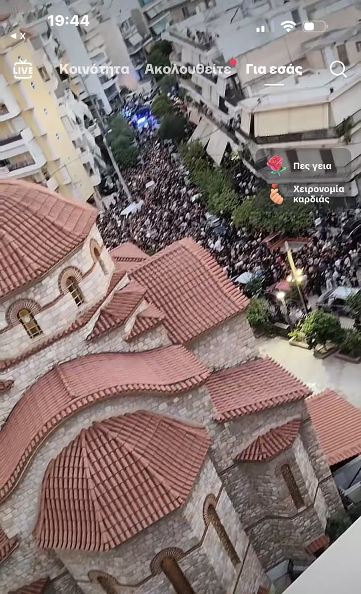 LIVE: Γιώργος Μαζωνάκης: Η λαϊκή αγρυπνία στη Νίκαια – Πλήθος κόσμου για το τελευταίο «αντίο» 3 hshg9qsaoaab5uc 1