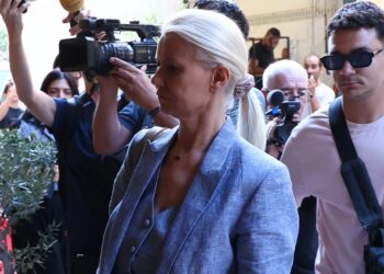 «Βλέπω, ότι έχεις λίγο θηλυκότητα πάνω σου – Αν δεν κάνουμε γρήγορα πλασμαφαίρεση, θα γίνεις γκέι» – Νέα μαρτυρία για τη γιατρό του Μαζωνάκη