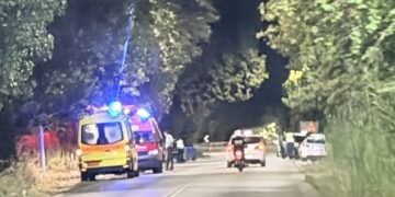 Νεαρή γυναίκα νεκρή σε ποδηλατόδρομο – «Μας επιτέθηκαν» λέει ο σύντροφός της αλλά δεν έχει τραύματα (video)