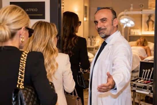 «Πολυσυλλεκτικό» το κρεβάτι του Θεοδωρόπουλου: Βιομήχανος με αδυναμίες, εφοπλίστρια και άντρας βουλευτής (μετά της συζύγου) μπαινόβγαιναν τα βραδιά στη σουίτα του 1 images 59